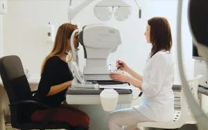 MyDoctors Δυσοίωνες προβλέψεις για το γλαύκωμα 51 ofthalmiatros-eksetasi.jpg