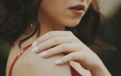 Ξαφνικός πόνος στον ώμο: Πού μπορεί να οφείλεται;