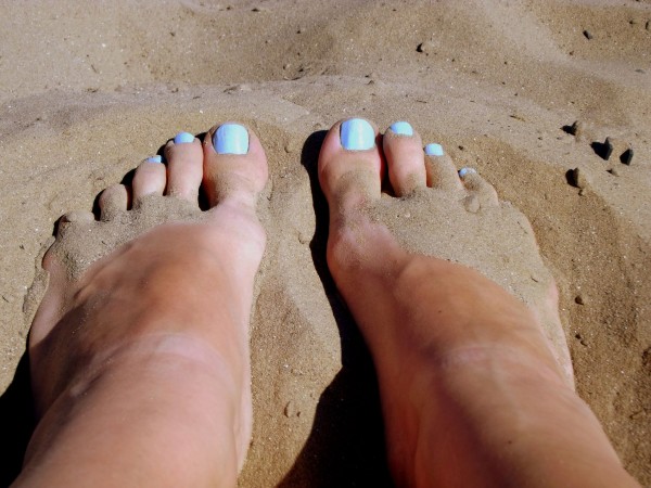 sand-feet-blue-favim-com-4624991.jpg