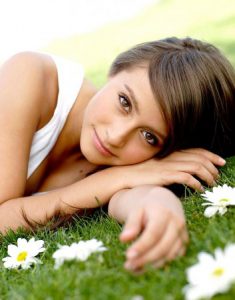 430_1woman_girl_beauty_brown_eye_contacts_allergies_allergy_flowers_lying_grass_mike_henry_photo_la.jpg